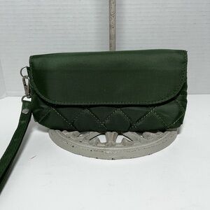 Travelon quilted nylon wristlet